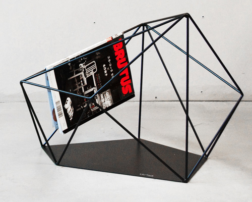 R(rock) / magazine rack is also a dynamic bookmark for your magazines